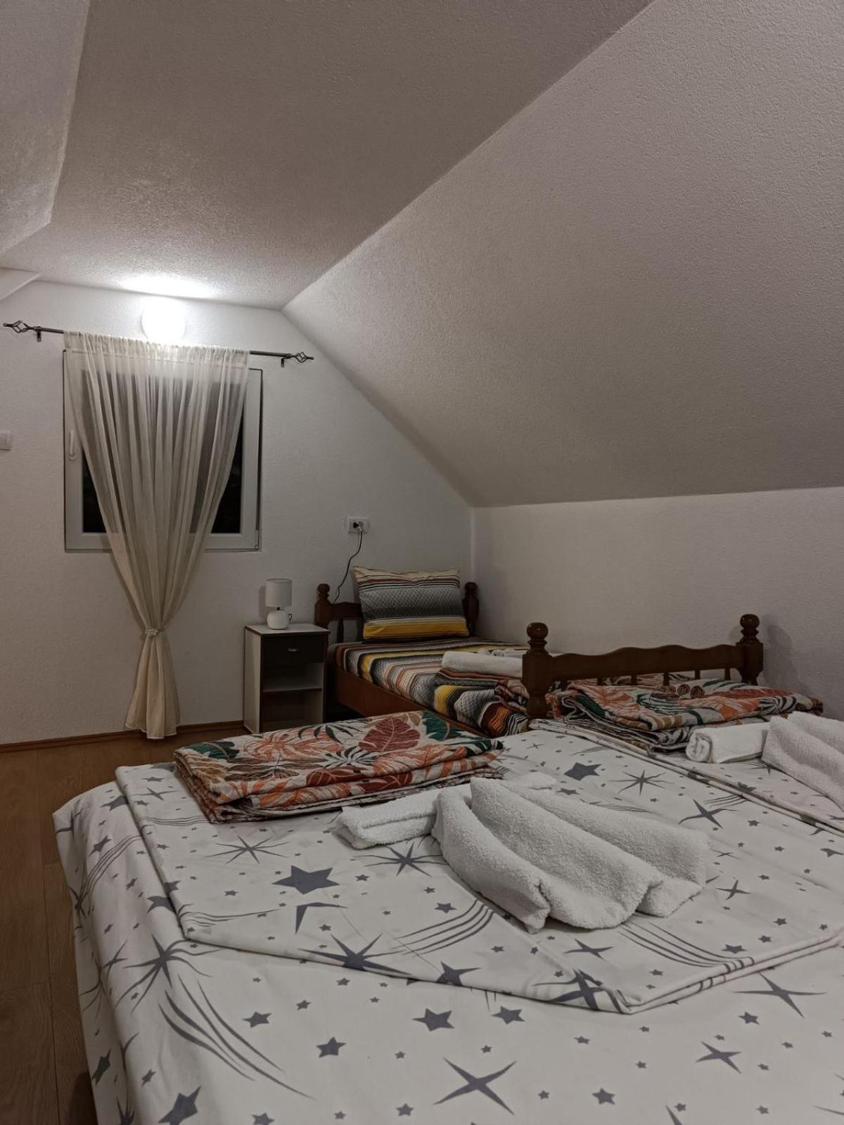 Apartmani Lena Plužine Rom bilde