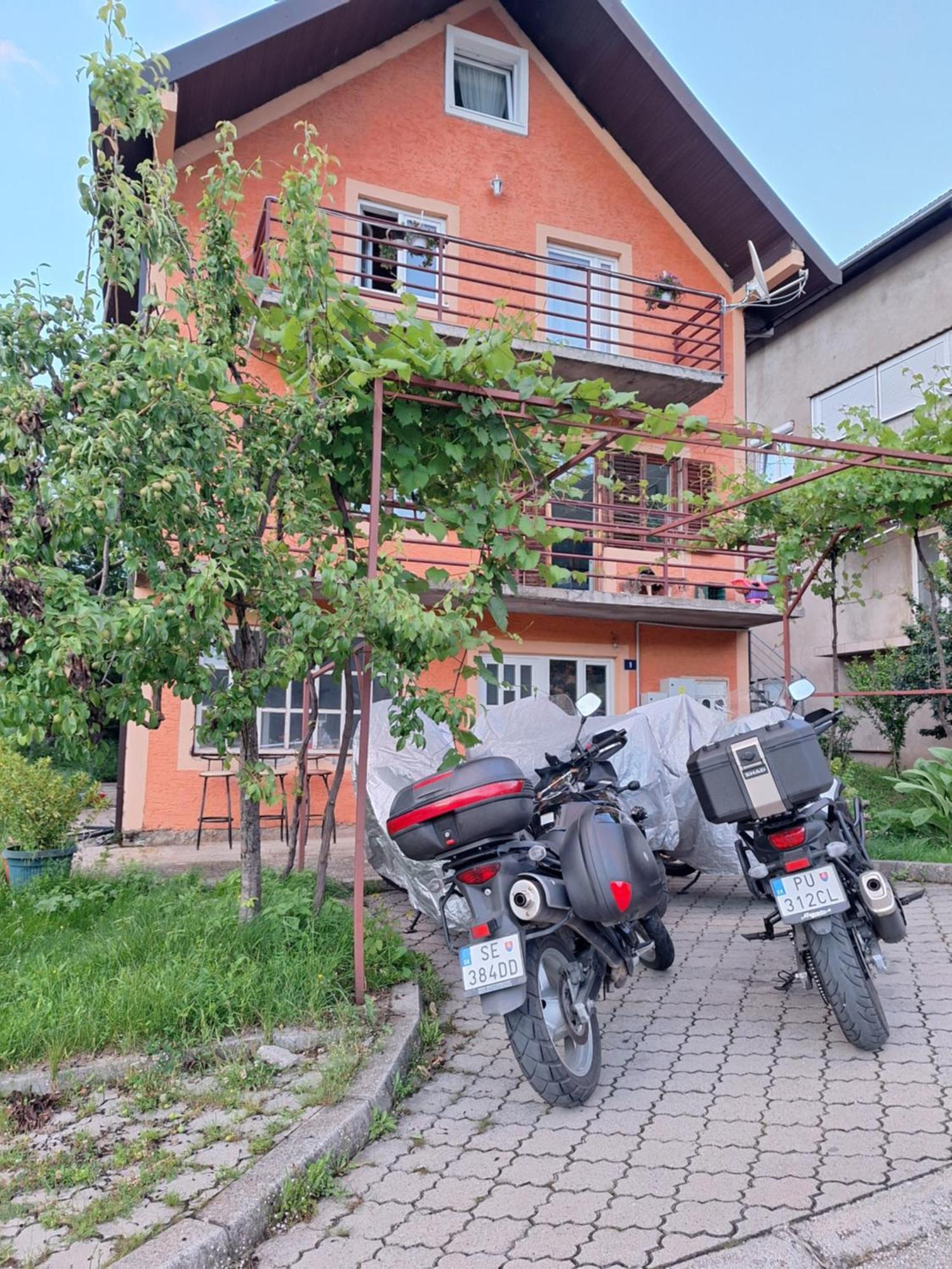 Apartmani Lena Plužine Rom bilde